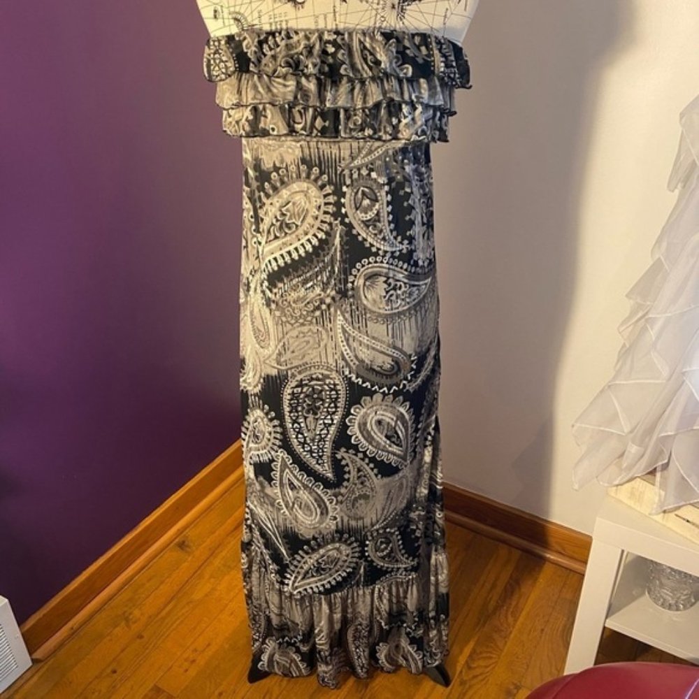 Eyelash Couture | Black, White & Gray Paisley Strapless Maxi Dress | M